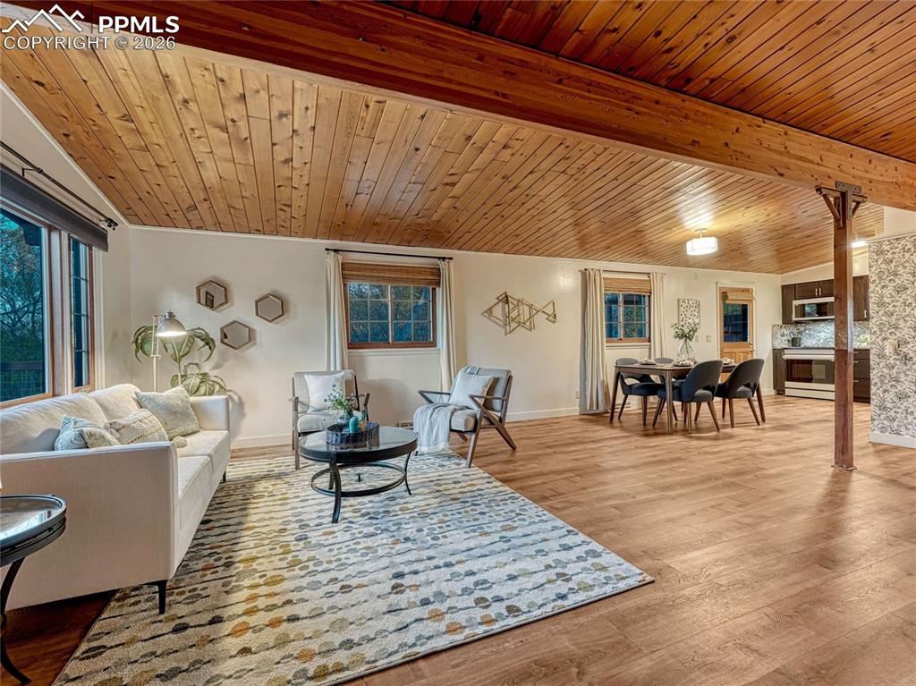 Image 14 of 40: Living Room