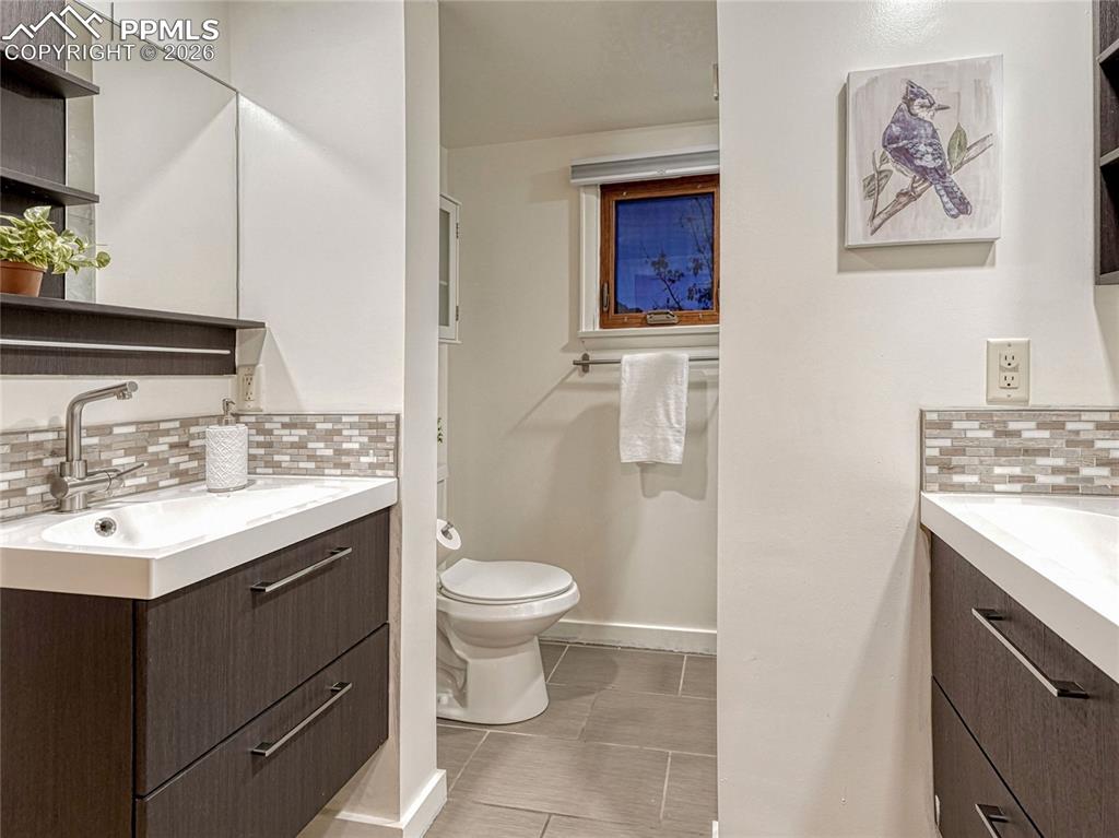 Image 20 of 40: Kitchen