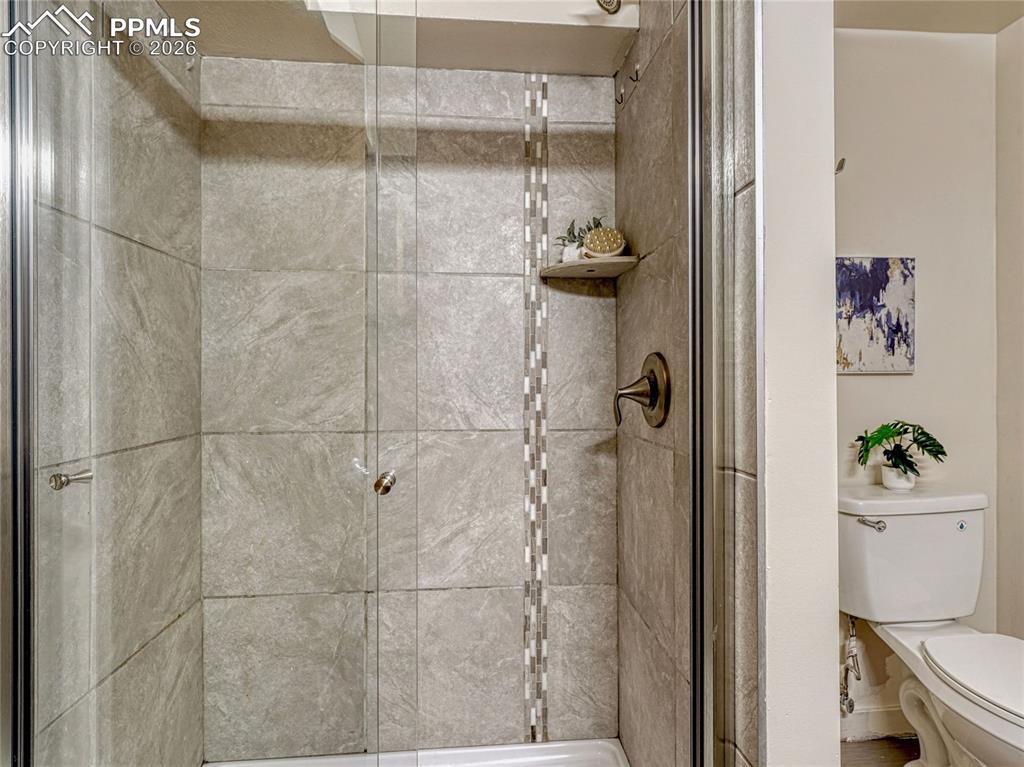 Image 34 of 40: Kitchen