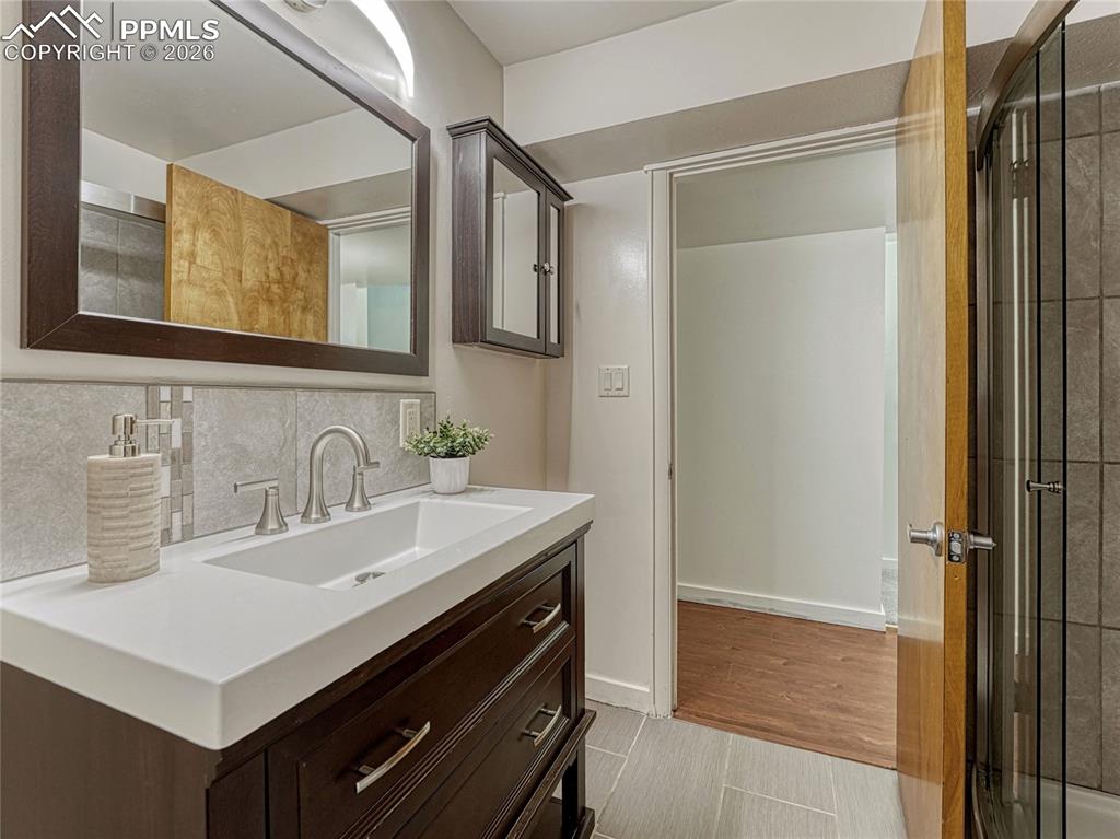 Image 35 of 40: Living Room