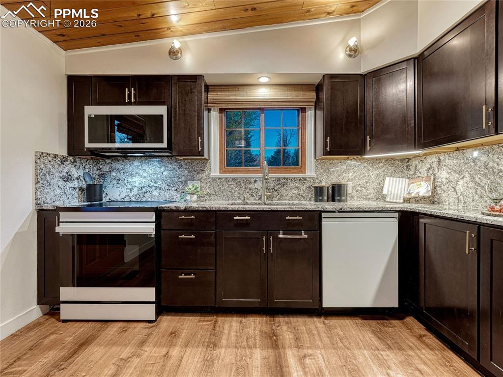 Image 4 of 40: Front of Structure