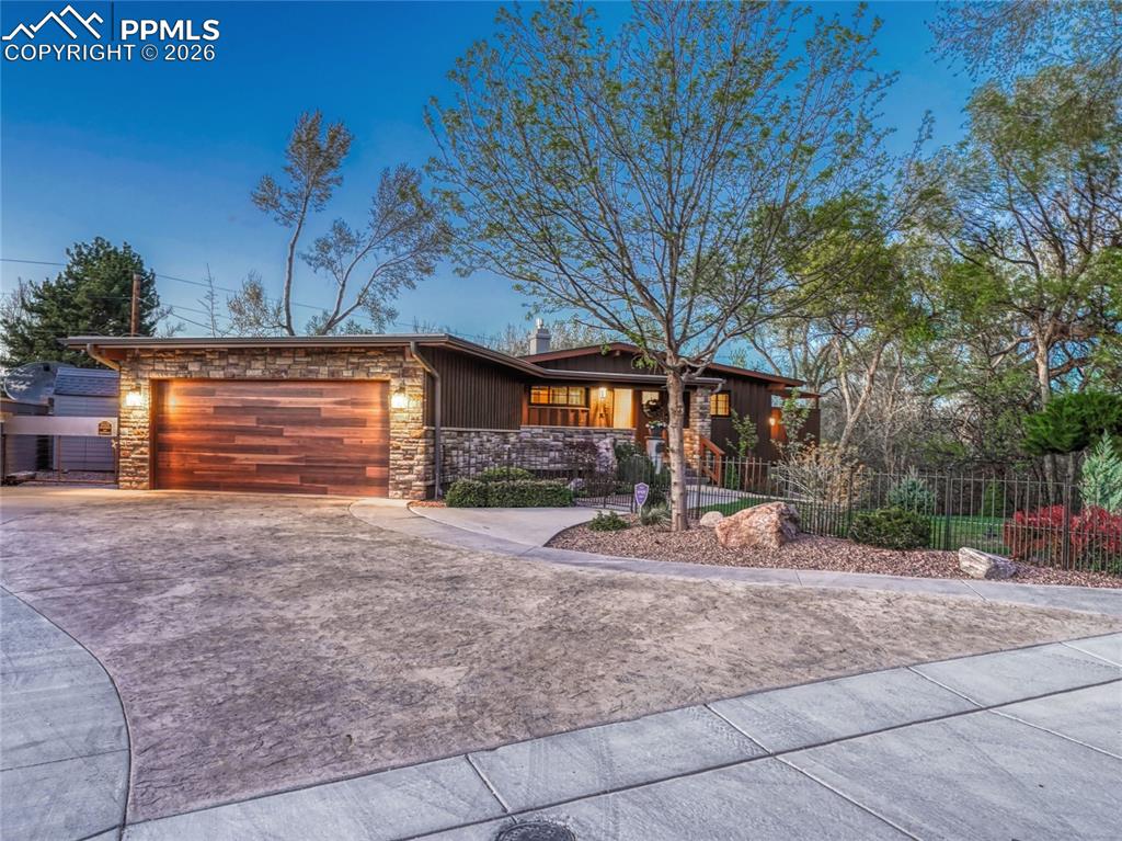 Image 40 of 40: Patio