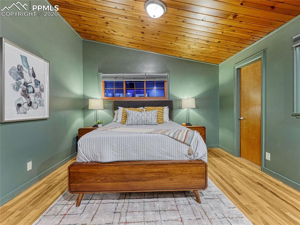 Image 5 of 40: Floorplan-Both Levels