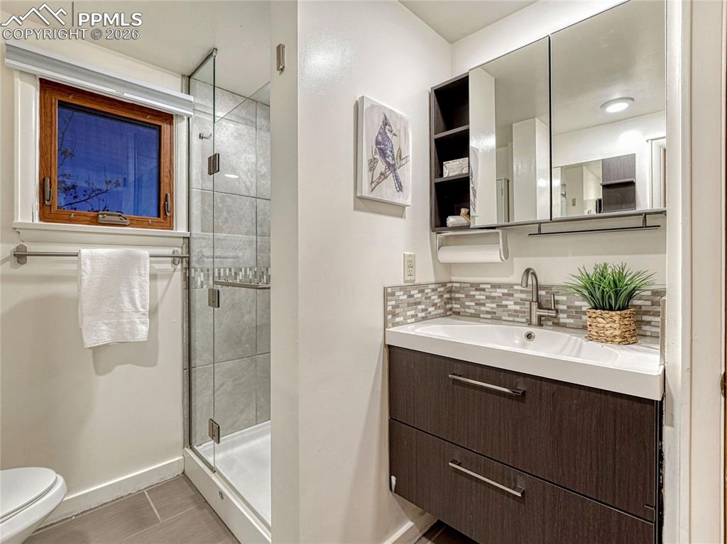 Image 6 of 40: Living Room