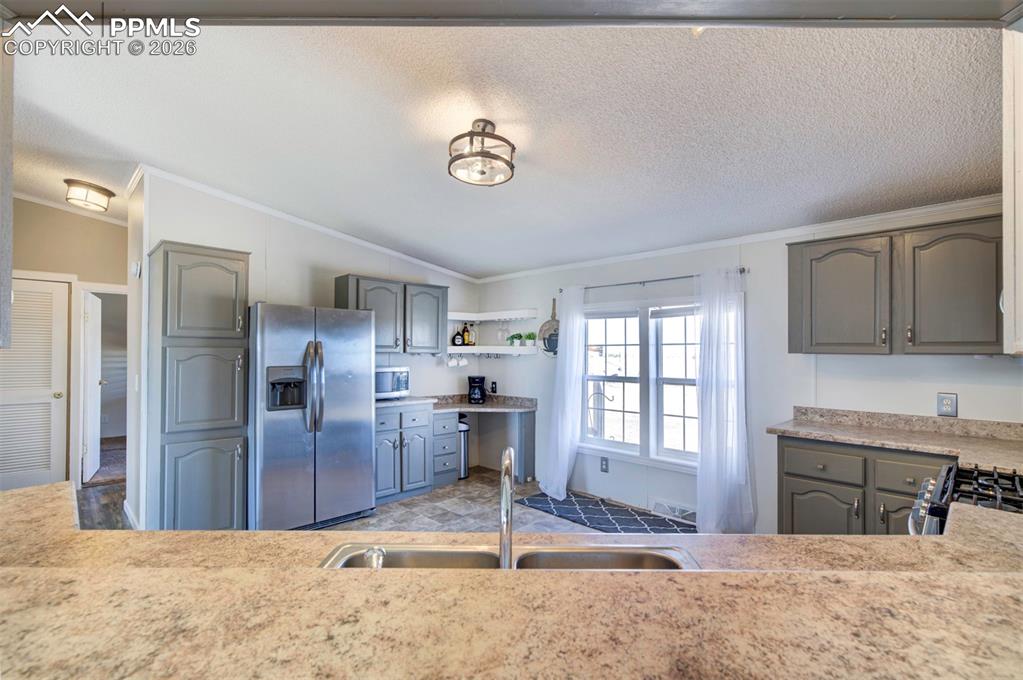 Image 12 of 44: Kitchen