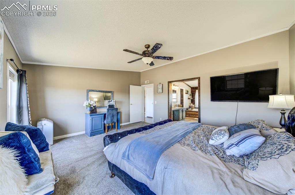 Image 21 of 44: Bedroom