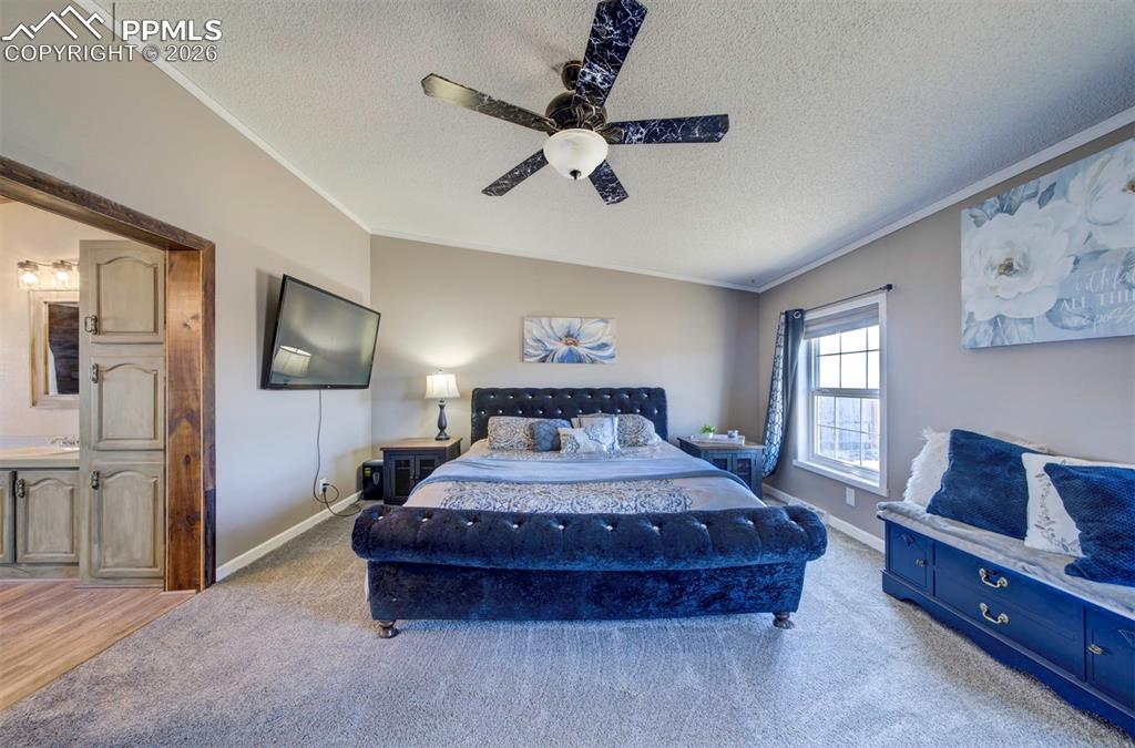 Image 23 of 44: Bedroom