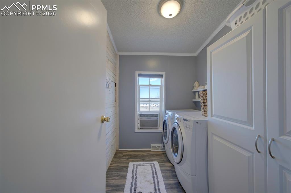 Image 28 of 44: Laundry