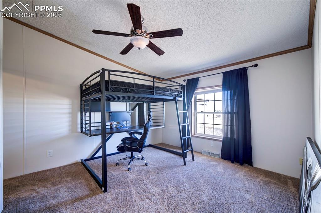 Image 29 of 44: Bedroom