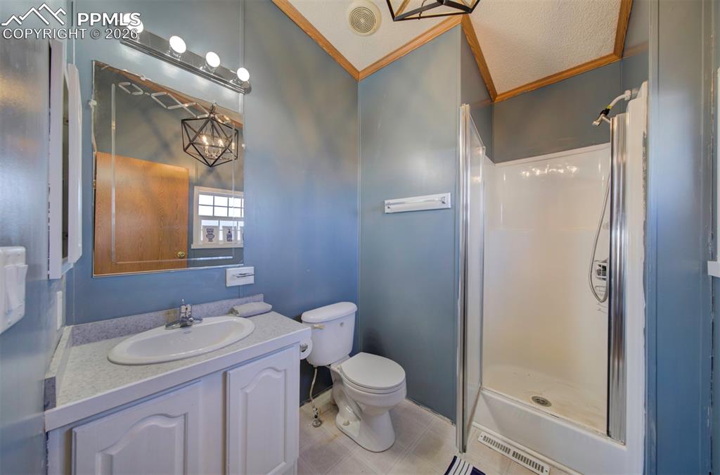 Image 31 of 44: Bathroom