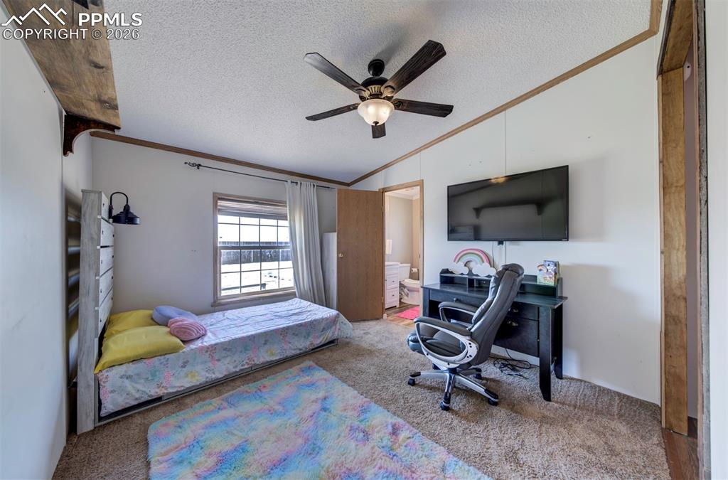 Image 33 of 44: Bedroom