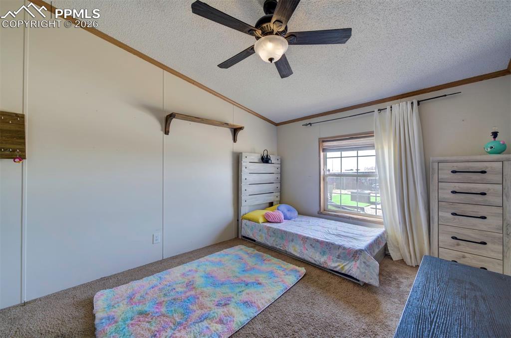 Image 34 of 44: Bedroom