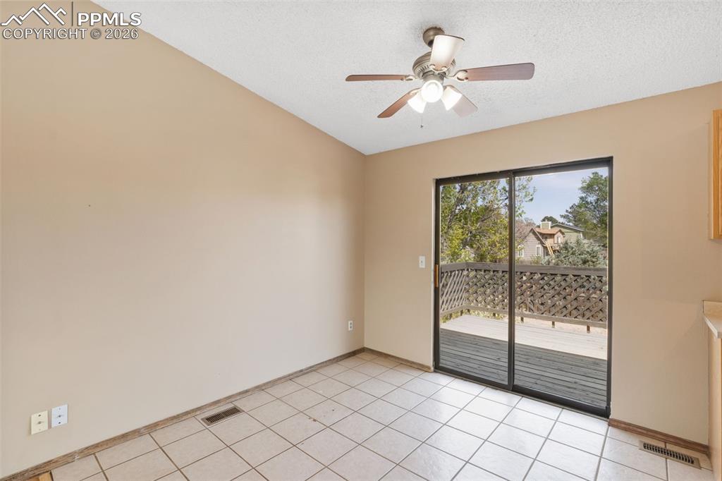 Image 14 of 45: Dining Area