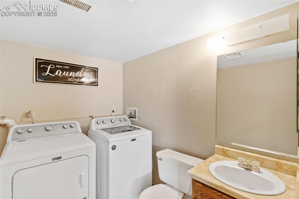 Image 27 of 45: Bathroom