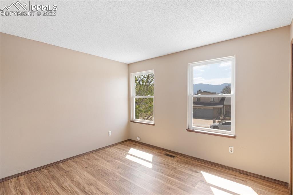 Image 34 of 45: Bedroom