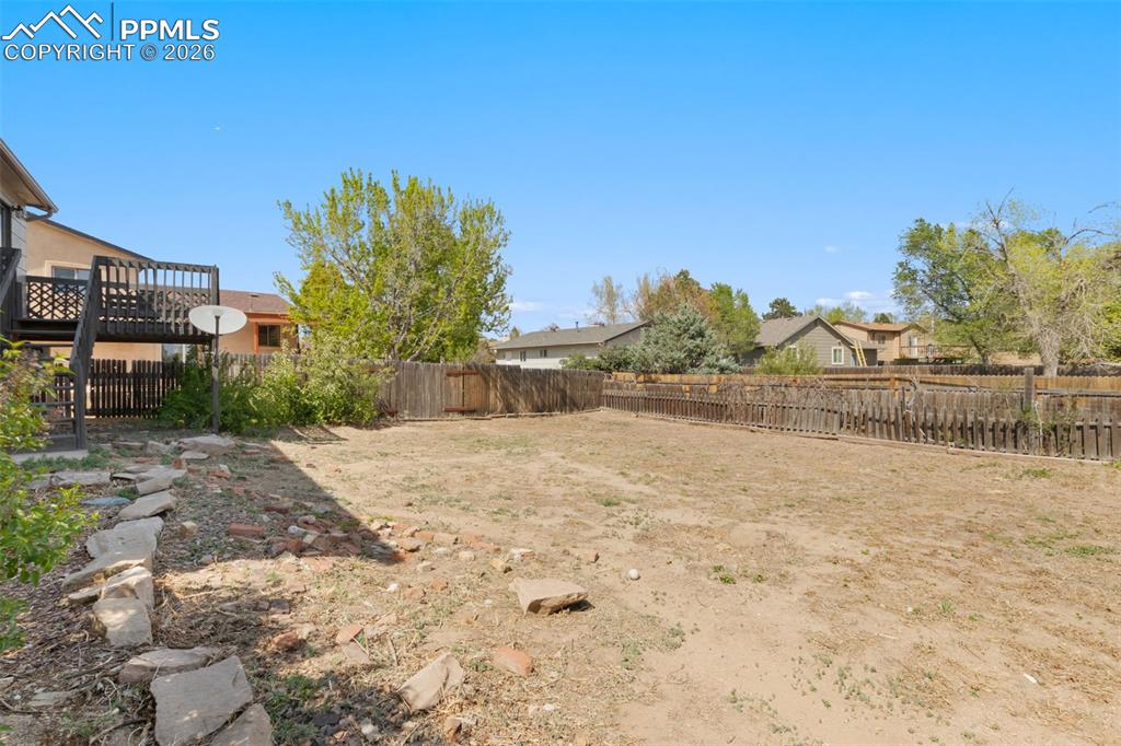 Image 42 of 45: Yard