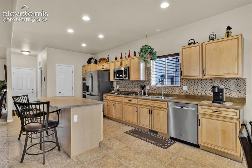 Image 11 of 50: Kitchen