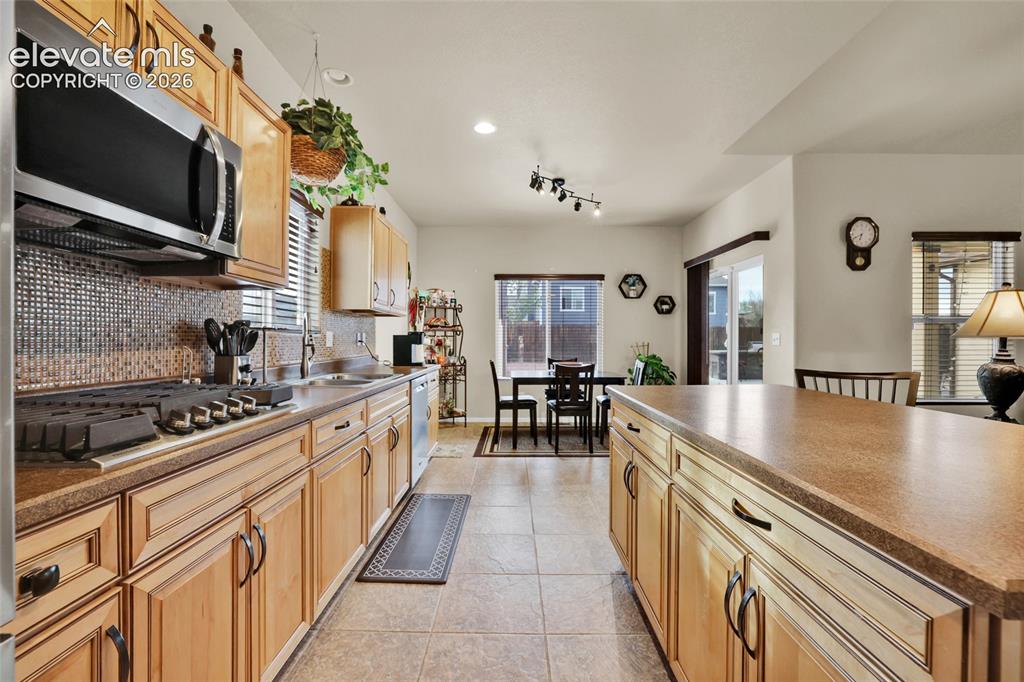 Image 12 of 50: Kitchen