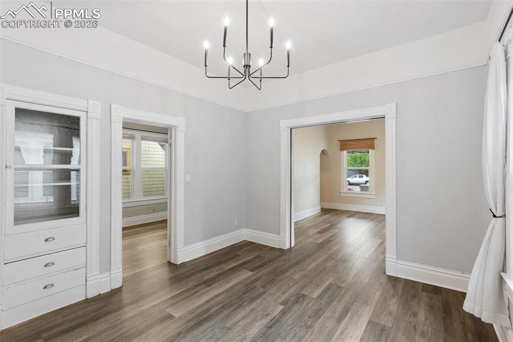 Image 11 of 38: Dining Area