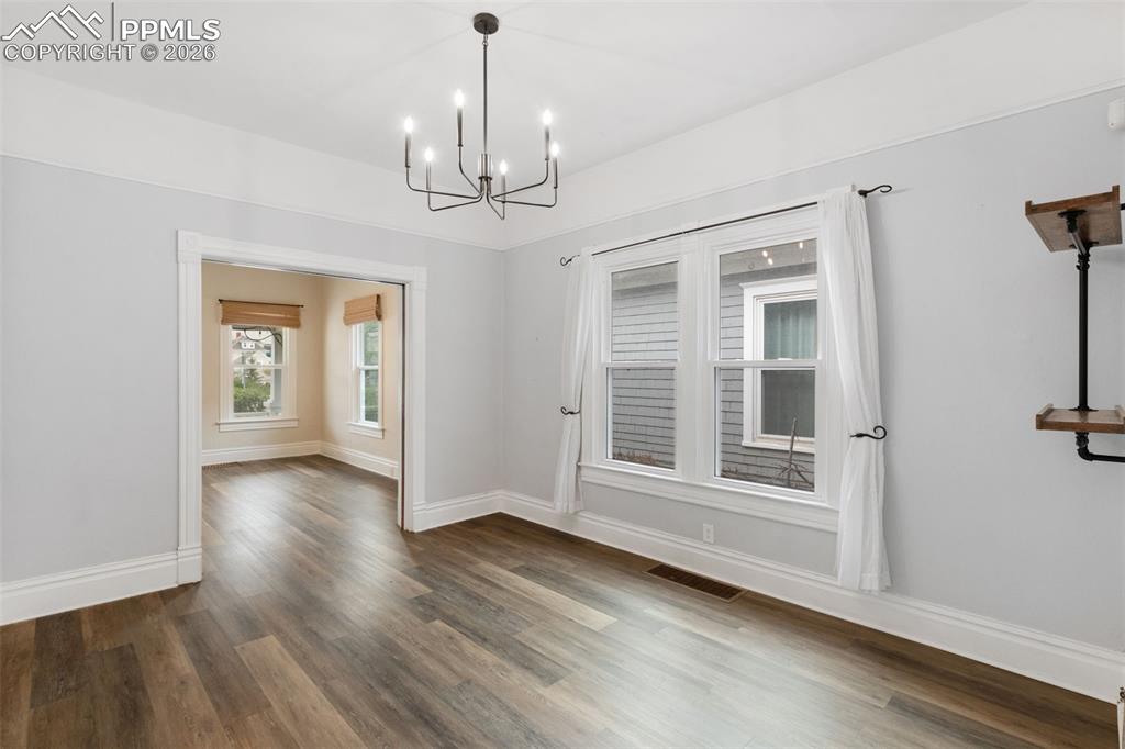 Image 12 of 38: Dining Area