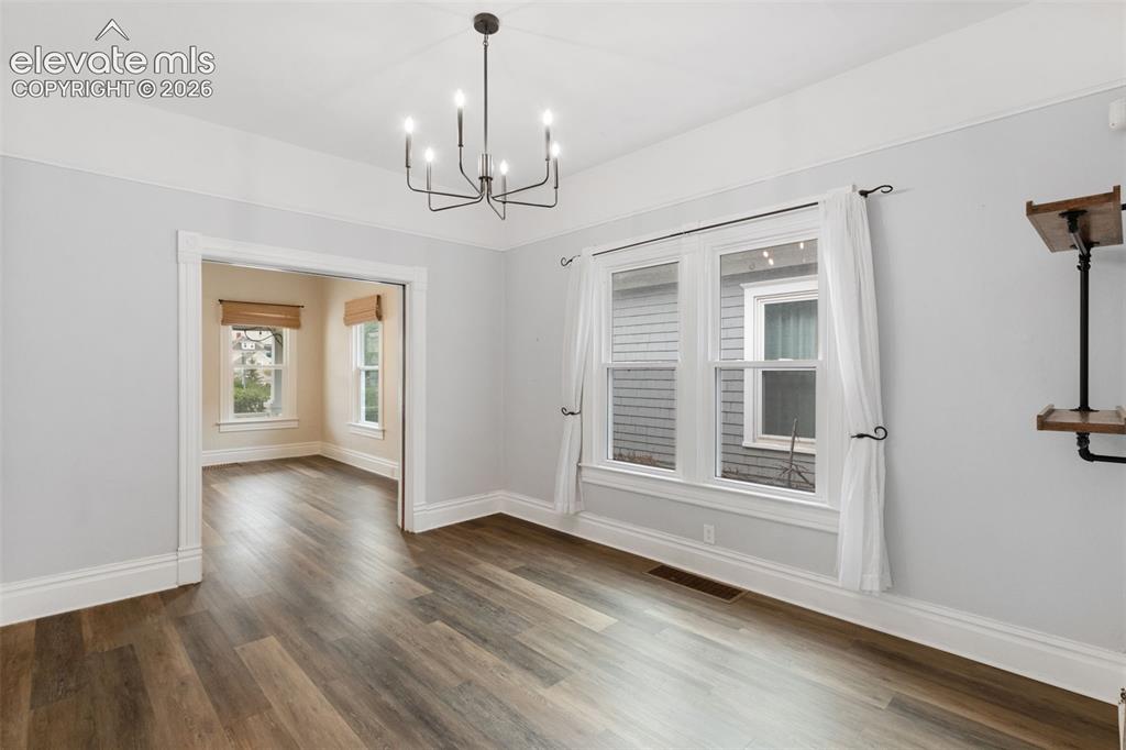 Image 12 of 38: Dining Room