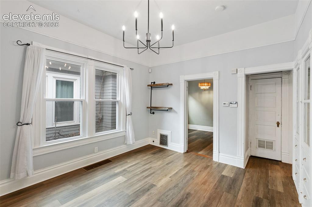 Image 13 of 38: Dining Room