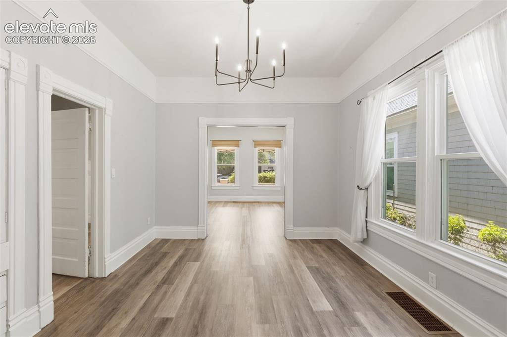 Image 14 of 38: Dining Room