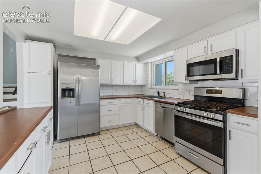 Image 10 of 39: Kitchen