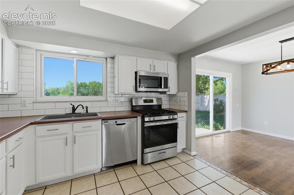 Image 12 of 39: Kitchen