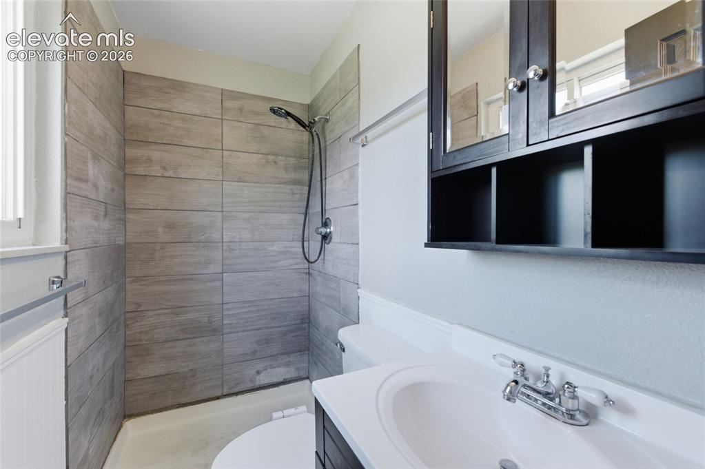 Image 19 of 39: Master Bathroom