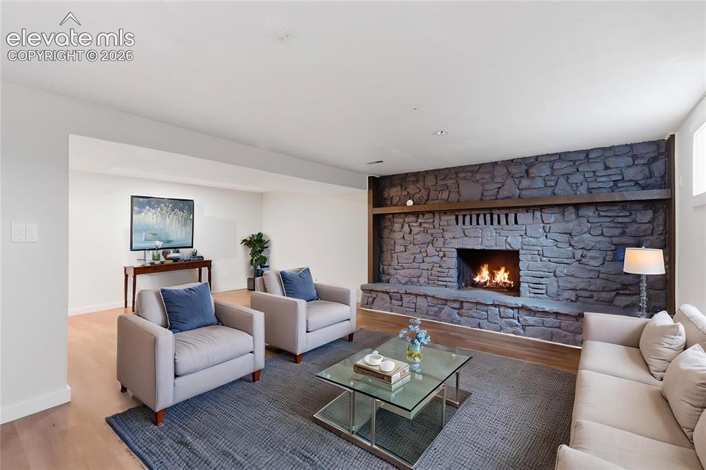 Image 31 of 39: Family Room