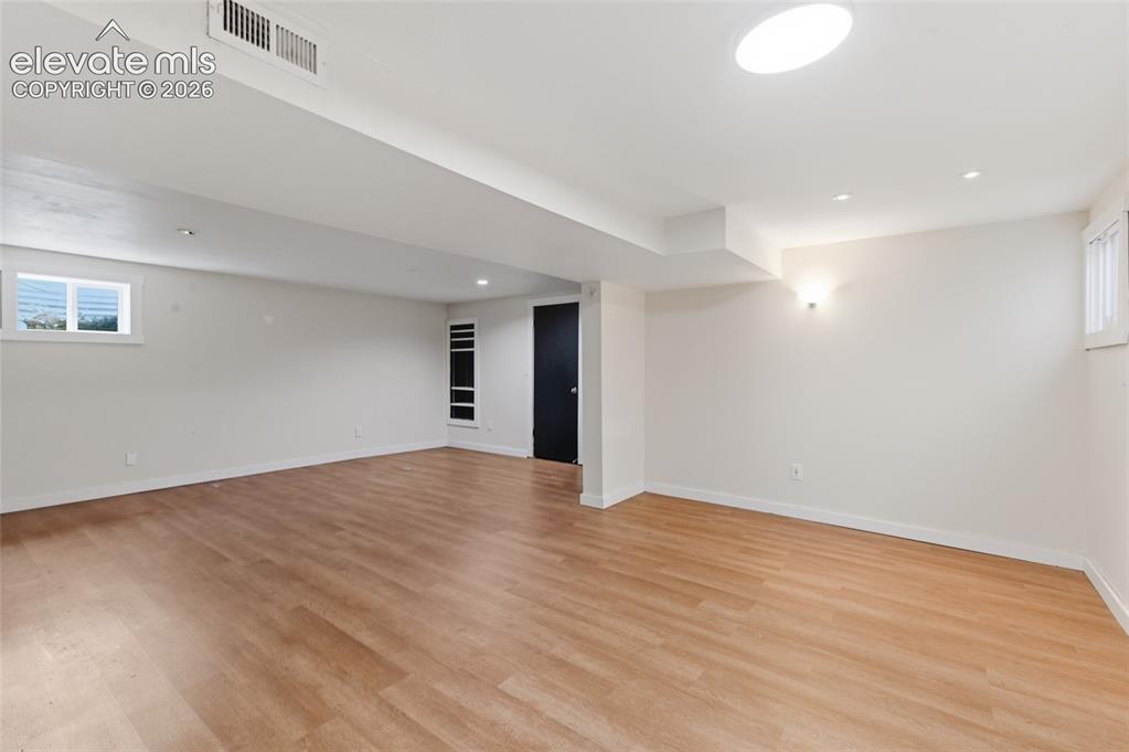Image 34 of 39: Family Room