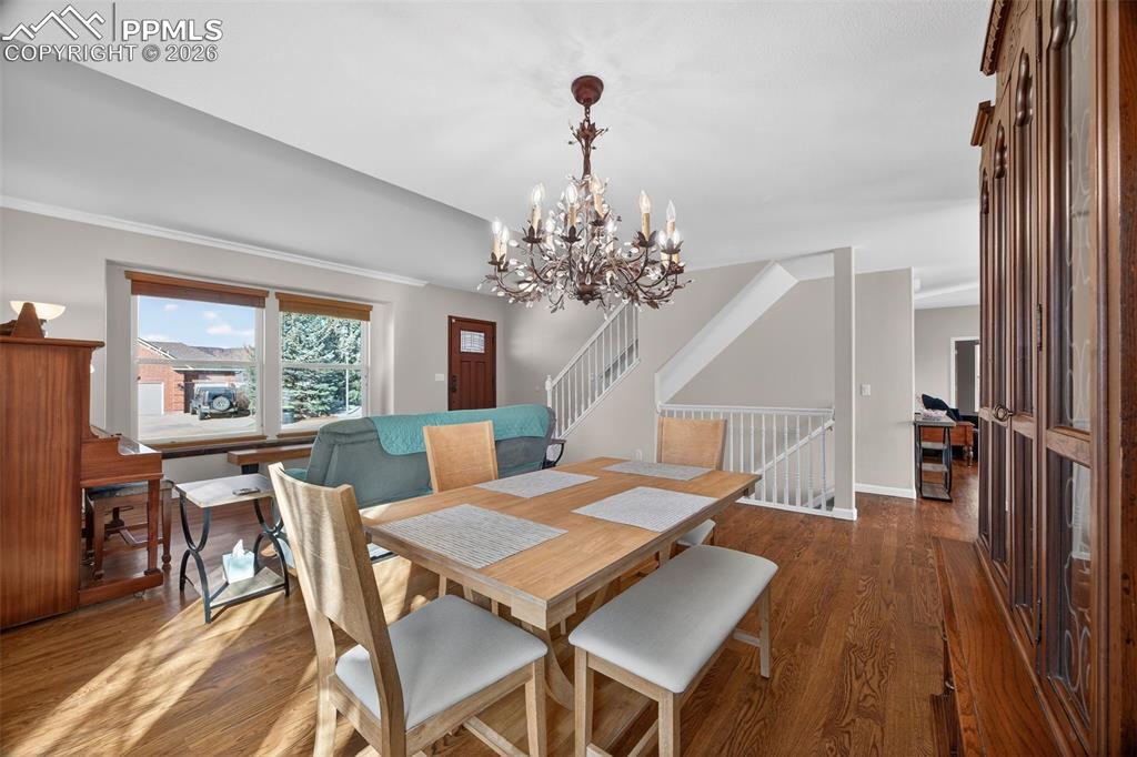 Image 10 of 49: Dining Area