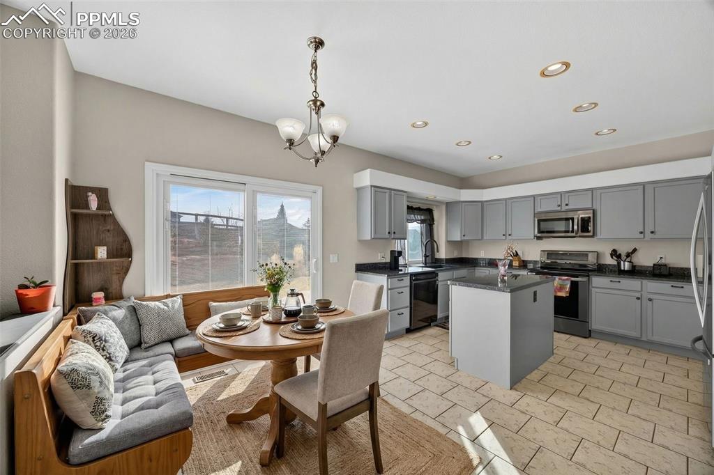 Image 13 of 49: Kitchen