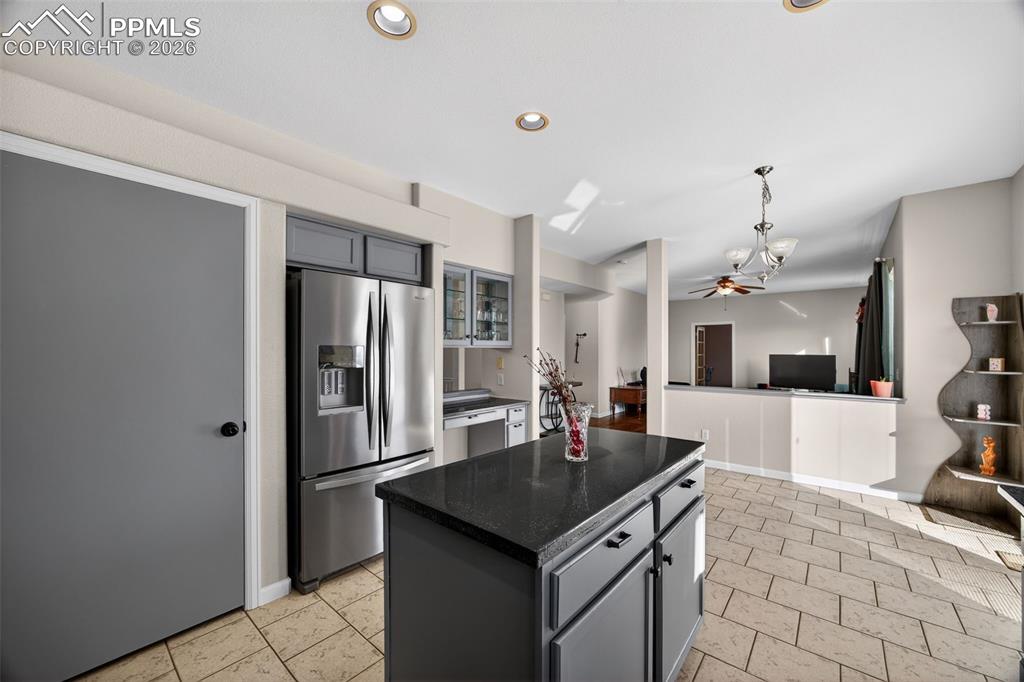 Image 19 of 49: Kitchen