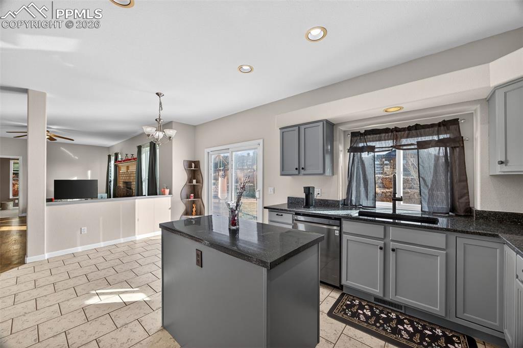 Image 21 of 49: Living Room