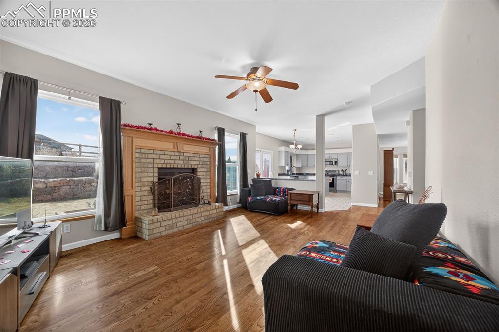 Image 23 of 49: Bedroom