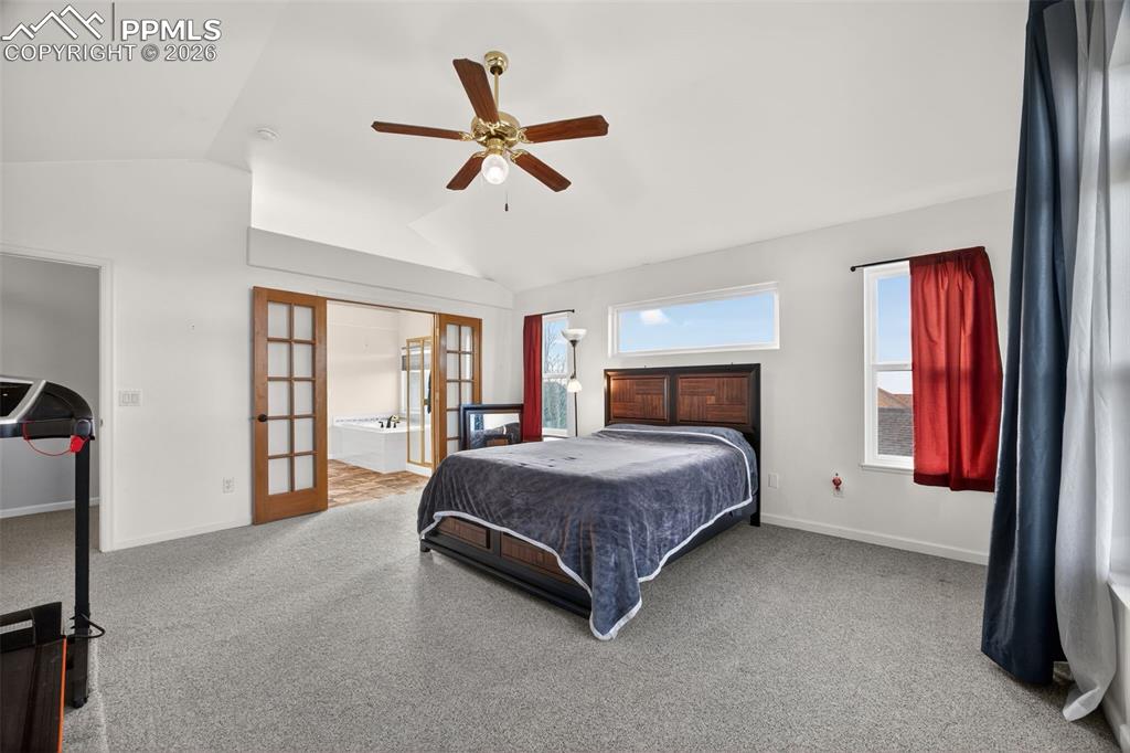 Image 29 of 49: Bathroom