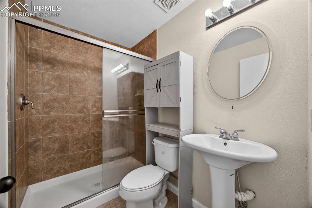 Image 39 of 49: Office