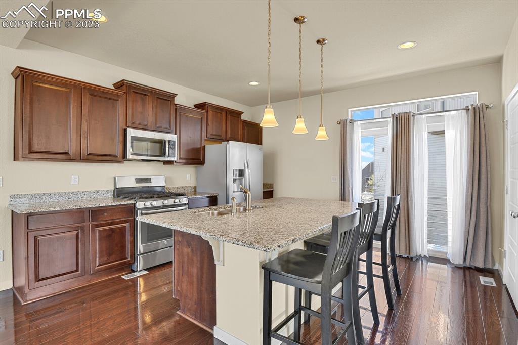 Listing 1757656, Image 2 of 35