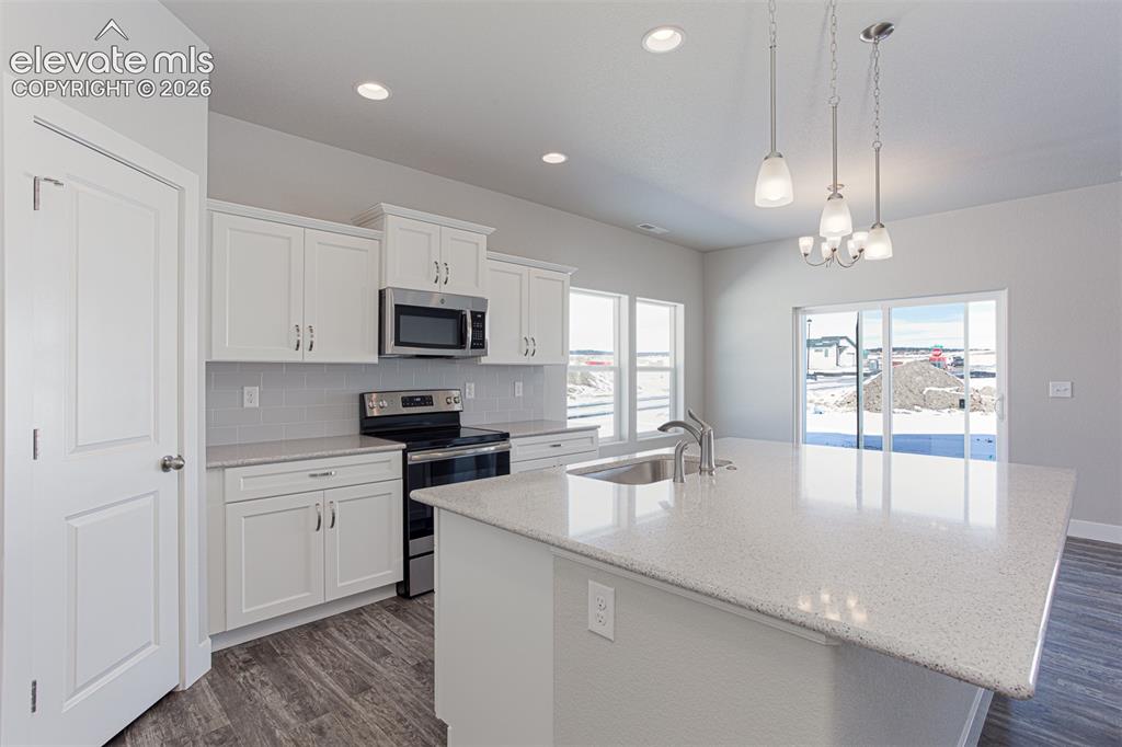 Image 11 of 25: Kitchen
