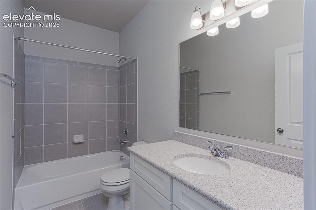 Image 20 of 25: Bathroom