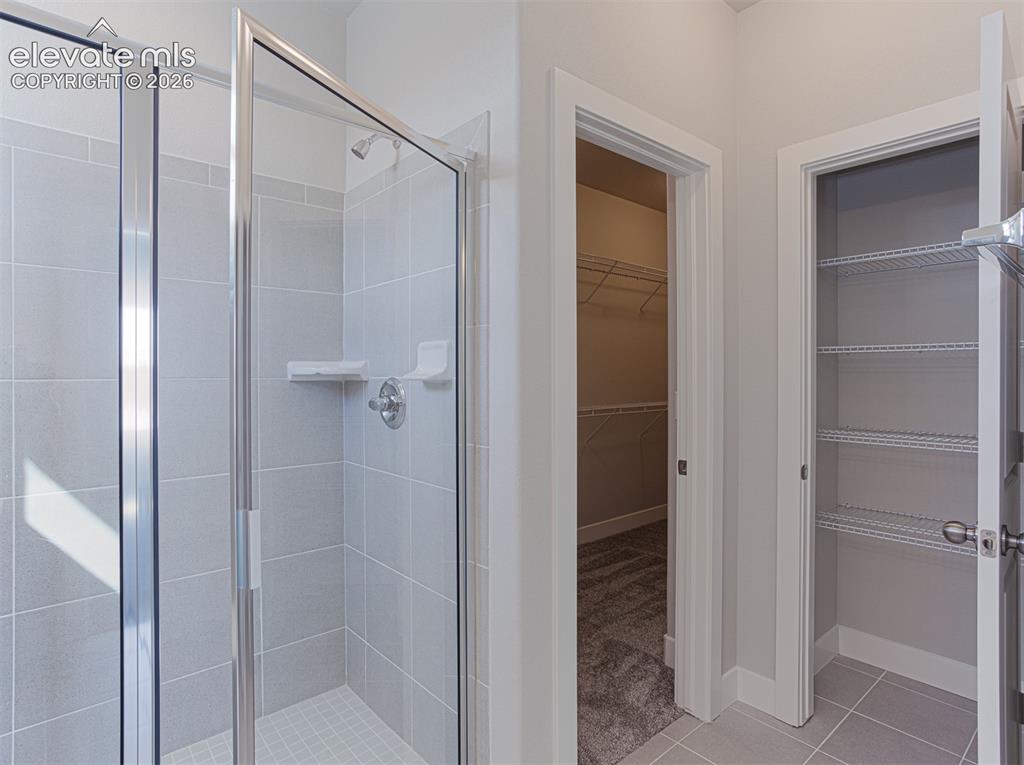 Image 3 of 25: Bathroom