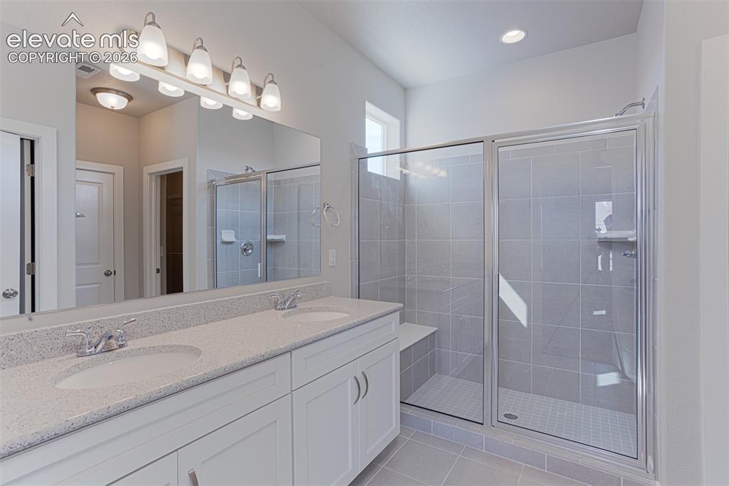 Image 4 of 25: Bathroom