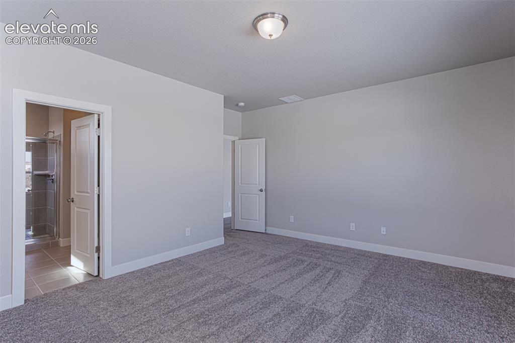 Image 5 of 25: Bedroom