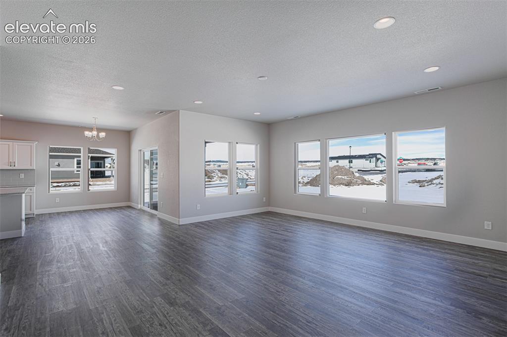 Image 8 of 25: Living Room