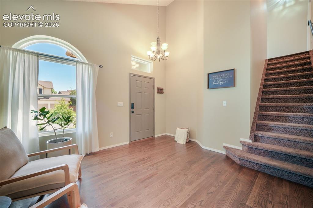 Image 8 of 50: Living Room