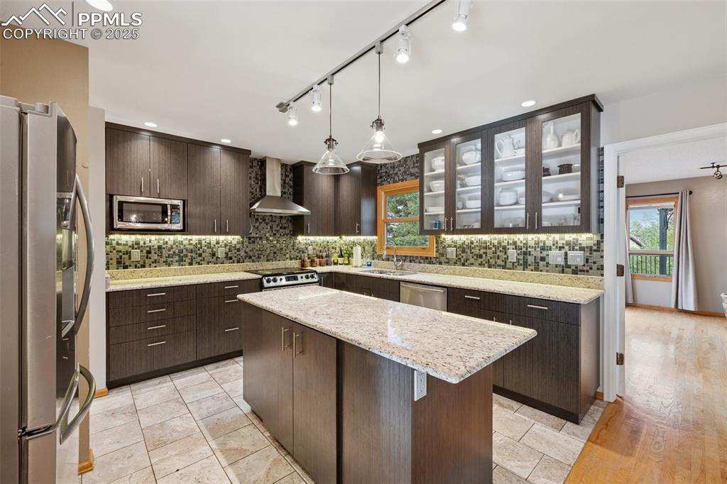 Image 16 of 50: Gourmet Kitchen with Island