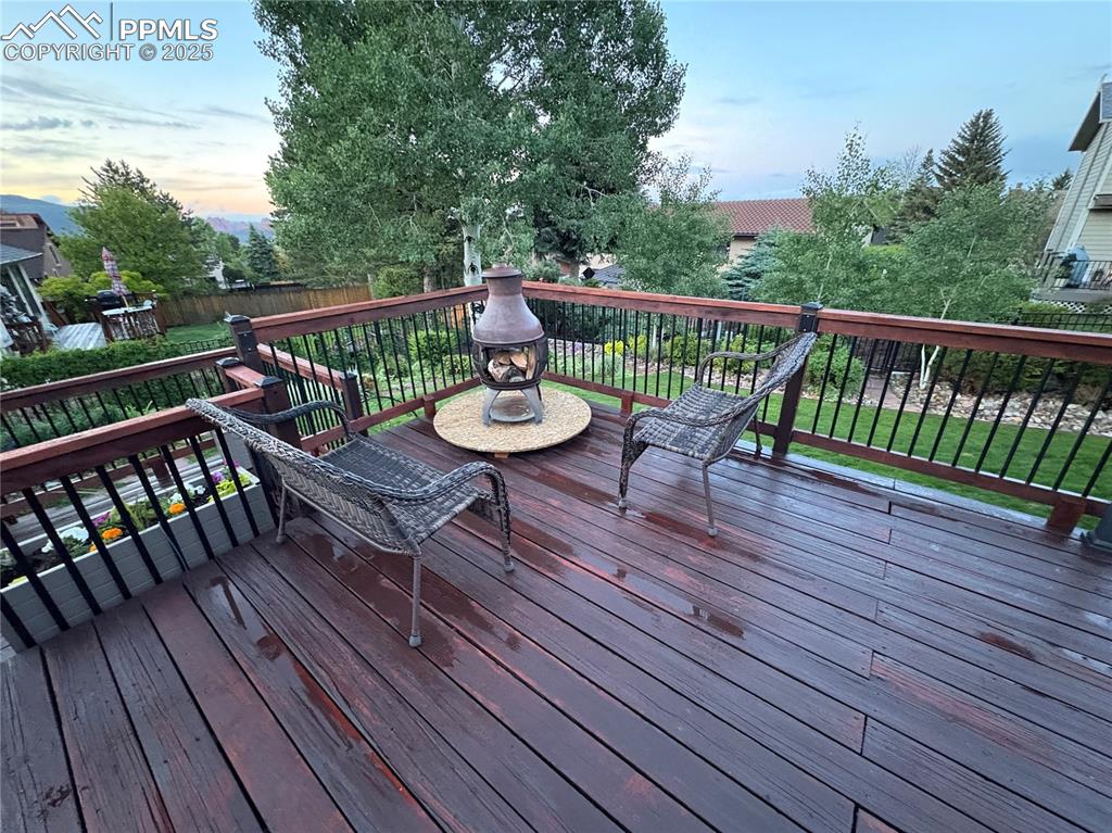 Image 40 of 50: Back Deck