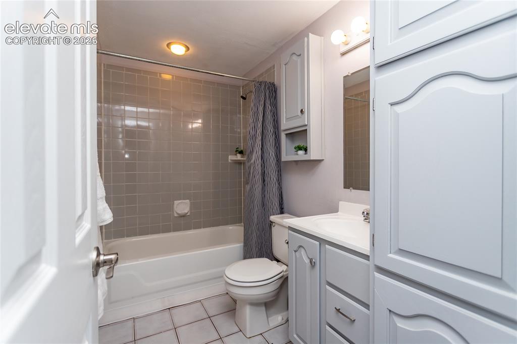 Image 36 of 48: basement bathroom
